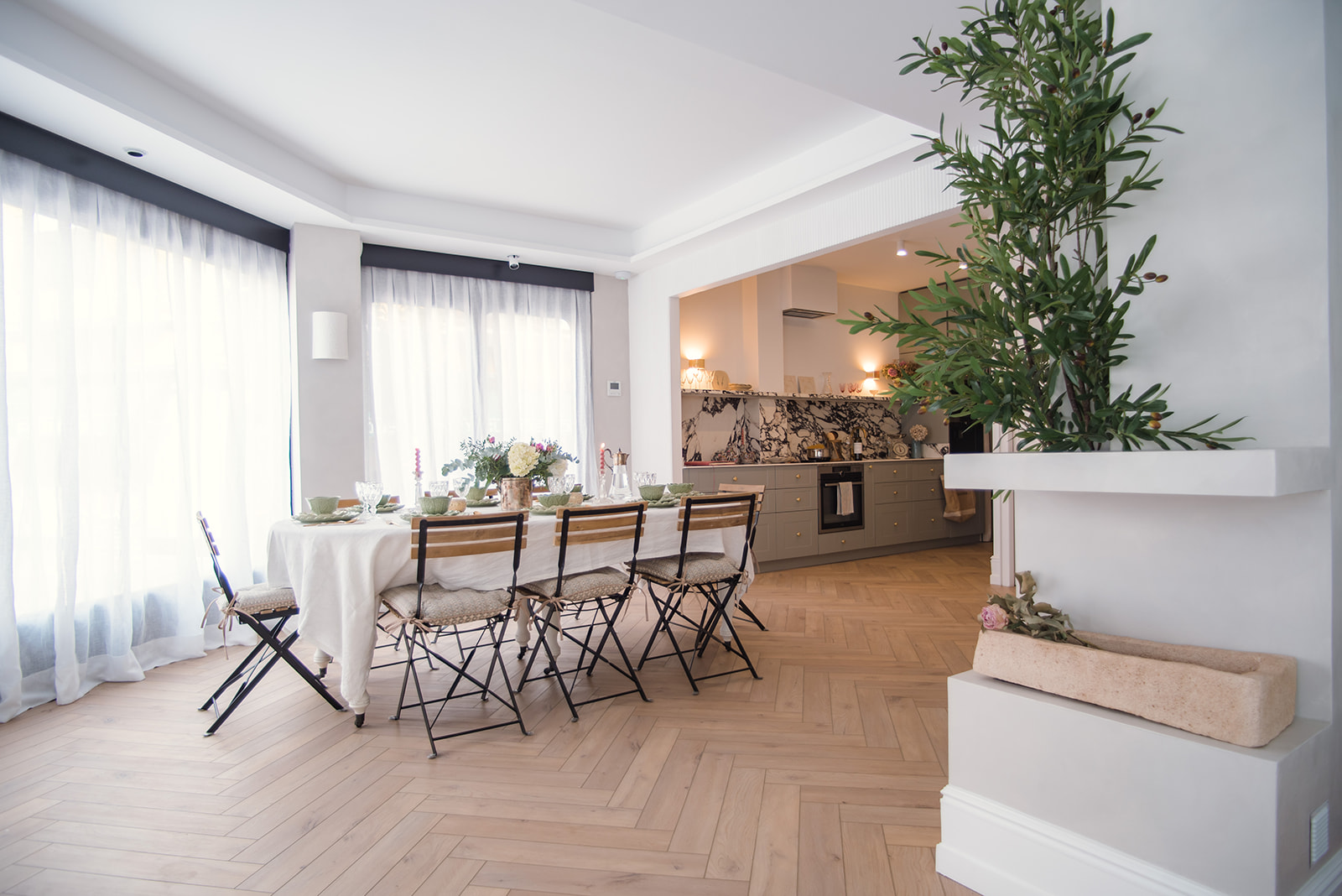 CENAS ADIVINA - Espacio para rodajes y producciones en Madrid
